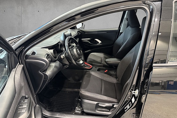 Toyota Yaris 8 of 20