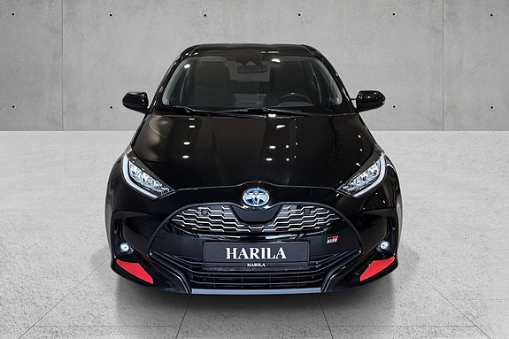 Toyota Yaris 2 of 20