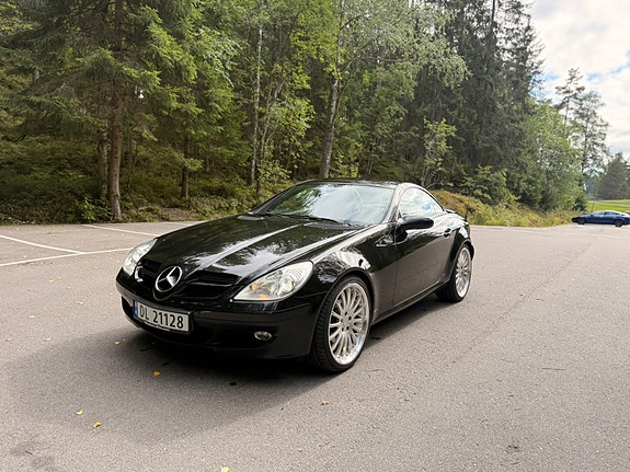 Mercedes-Benz SLK200 3 of 17