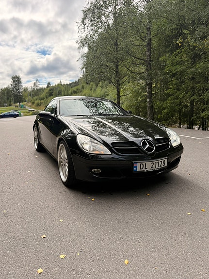 Mercedes-Benz SLK200 2 of 17