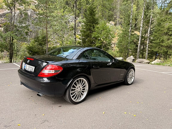 Mercedes-Benz SLK200 4 of 17