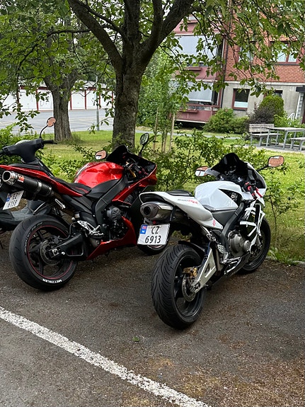 Yamaha YZF-R1 11 of 16