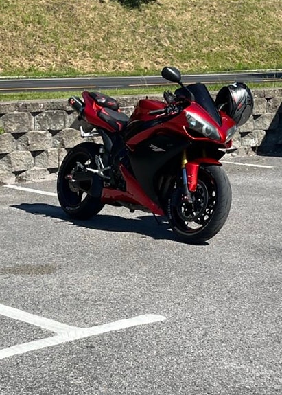 Yamaha YZF-R1 7 of 16