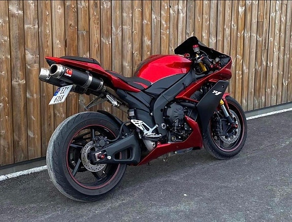 Yamaha YZF-R1 3 of 16