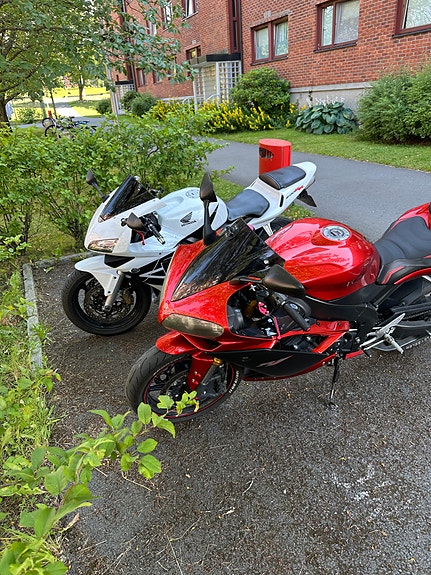 Yamaha YZF-R1 10 of 16
