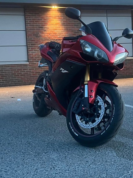 Yamaha YZF-R1 4 of 16