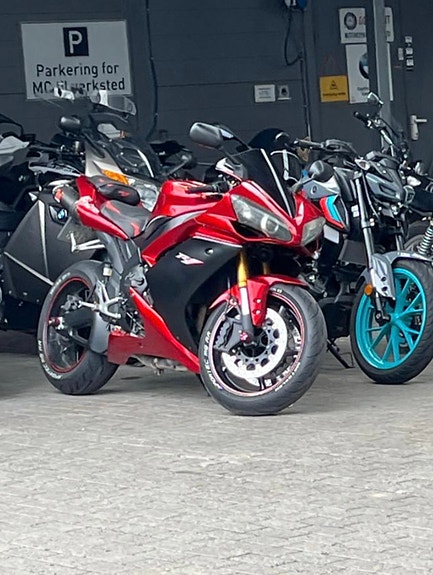 Yamaha YZF-R1 5 of 16
