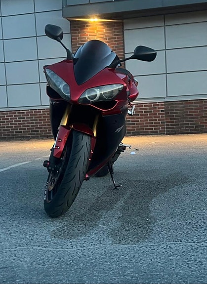 Yamaha YZF-R1 2 of 16
