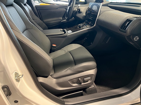 Subaru Solterra 13 of 17