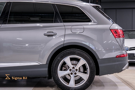 Audi Q7 8 of 30