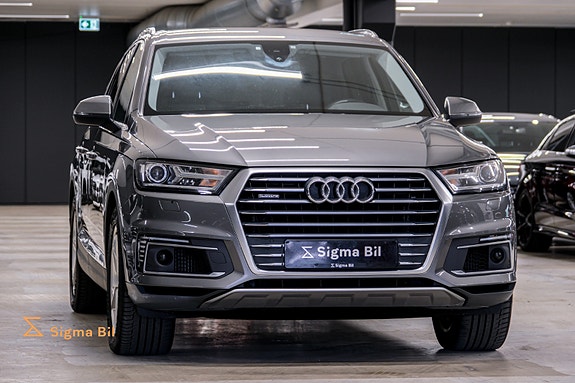 Audi Q7 2 of 30