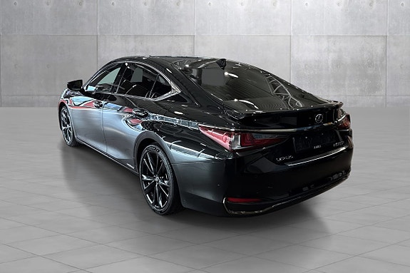 Lexus ES300h 3 of 19