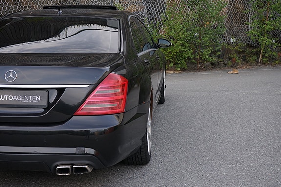 Mercedes-Benz S320 12 of 30