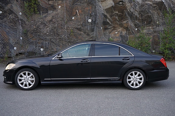 Mercedes-Benz S320 13 of 30
