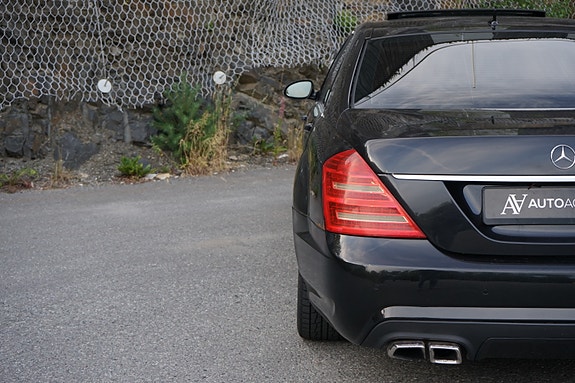 Mercedes-Benz S320 11 of 30