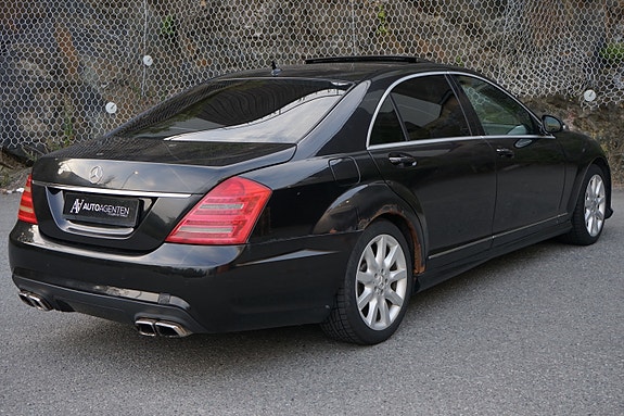 Mercedes-Benz S320 7 of 30