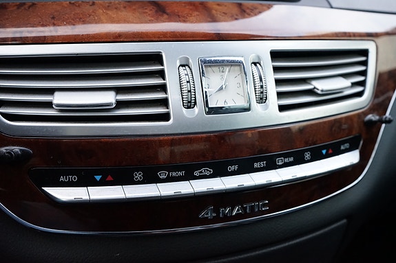 Mercedes-Benz S320 23 of 30