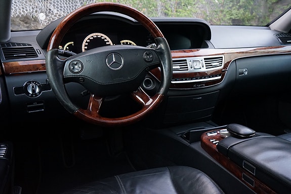 Mercedes-Benz S320 16 of 30