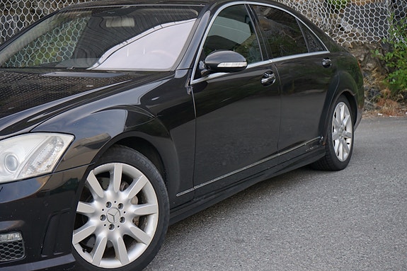 Mercedes-Benz S320 3 of 30
