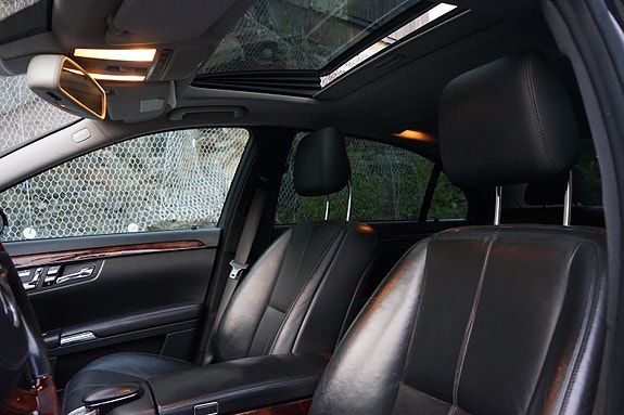 Mercedes-Benz S320 27 of 30