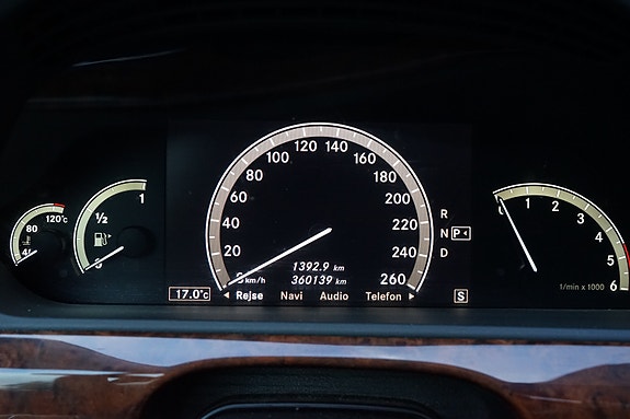 Mercedes-Benz S320 21 of 30