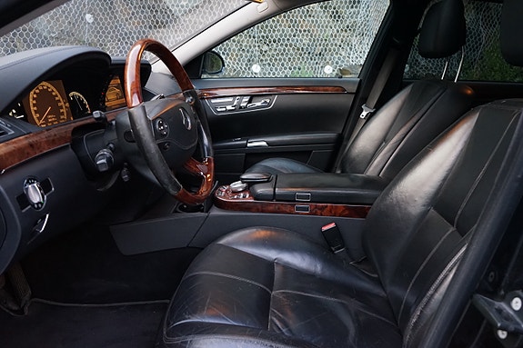 Mercedes-Benz S320 30 of 30