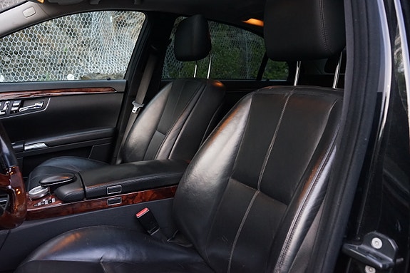 Mercedes-Benz S320 29 of 30