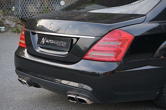 Mercedes-Benz S320 8 of 30