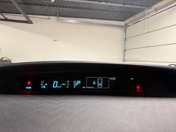 Toyota Prius 14 of 30