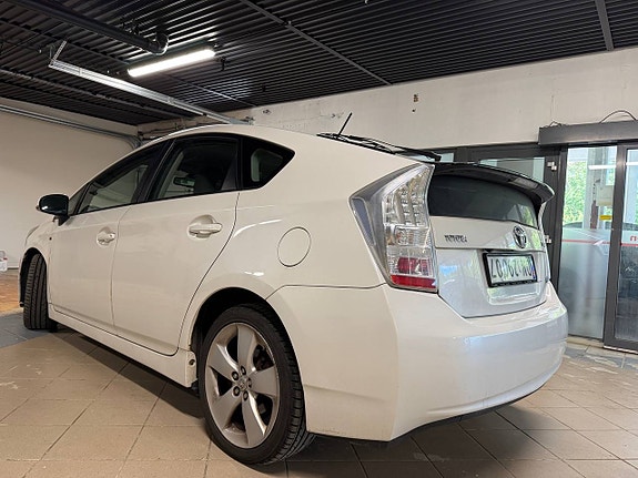 Toyota Prius 3 of 30