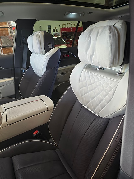 Hongqi E-HS9 12 of 19