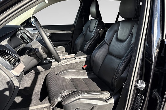 Volvo XC90 10 of 18