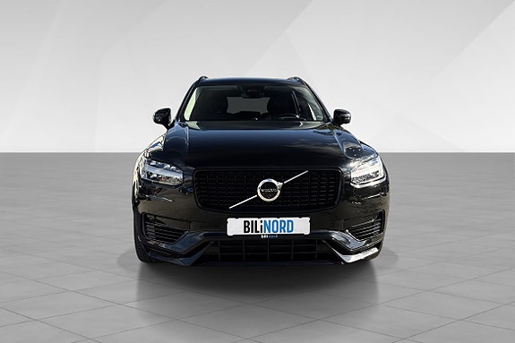 Volvo XC90 2 of 18