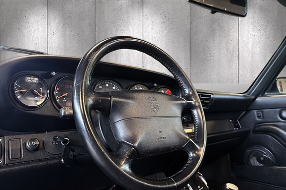 Porsche 911 Carrera 10 of 12