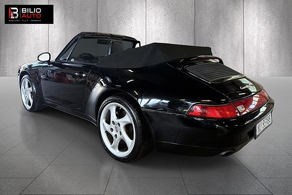 Porsche 911 Carrera 7 of 12