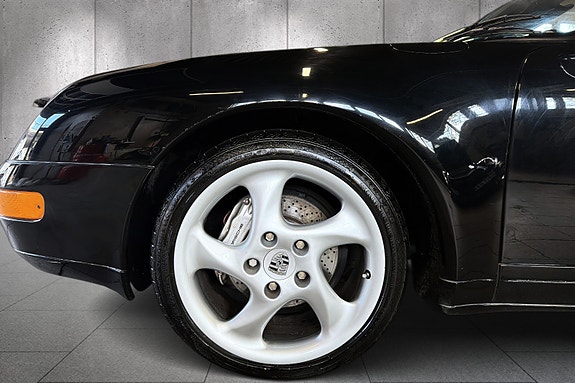 Porsche 911 Carrera 8 of 12