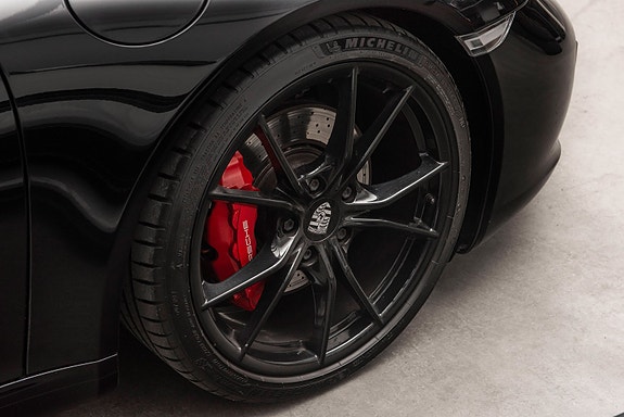 Porsche 911 Carrera S 11 of 24