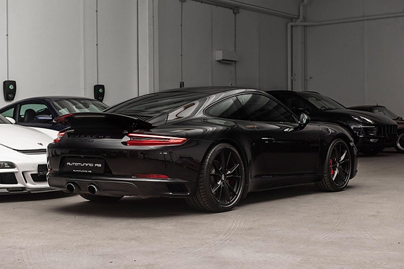 Porsche 911 Carrera S 6 of 24