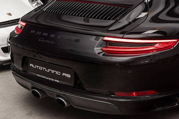Porsche 911 Carrera S 7 of 24
