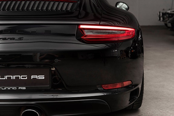 Porsche 911 Carrera S 8 of 24