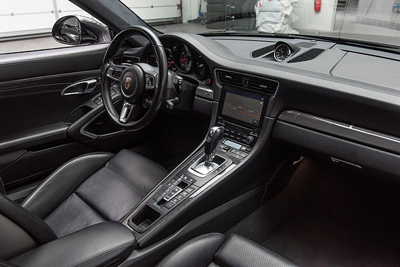 Porsche 911 Carrera S 15 of 24