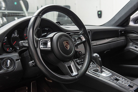 Porsche 911 Carrera S 16 of 24