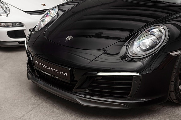 Porsche 911 Carrera S 4 of 24