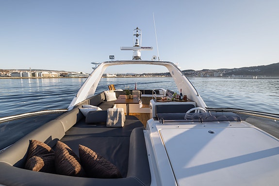 Azimut  58 Levert ny i Norge. Et smykke av en nydelig skute. 18 of 30