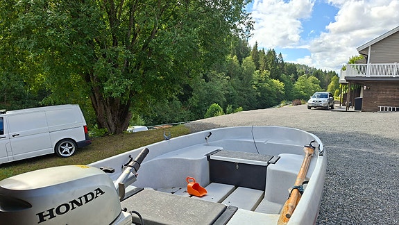 Pioner 15 med 15hk motor og tilhenger 3 of 14