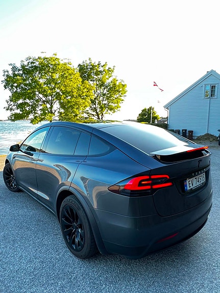 Tesla Model X 5 of 11