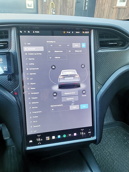 Tesla Model X 8 of 11