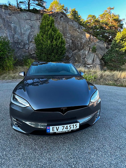 Tesla Model X 3 of 11