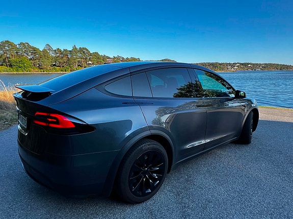 Tesla Model X 2 of 11