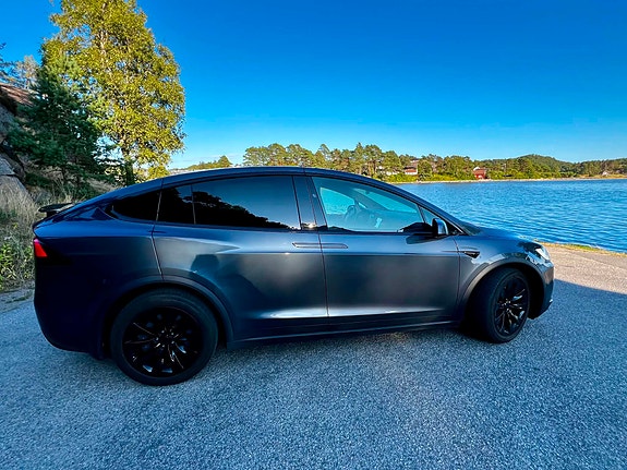 Tesla Model X 6 of 11